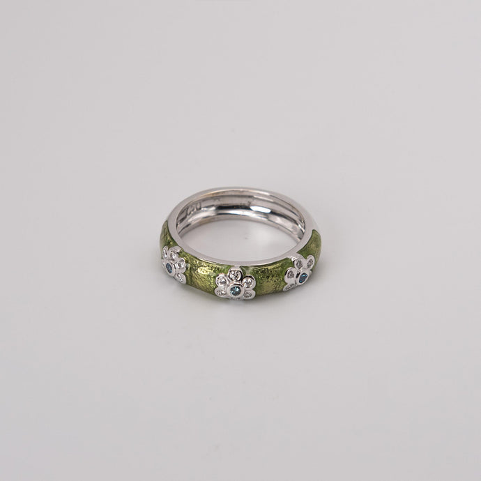 18K White Gold HPHT Blue and White Diamond w/ Green Enamel Flower Band Ring