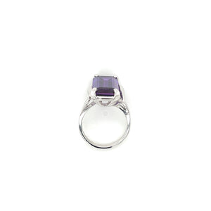 10K White Gold Synthetic Color Change Sapphire Ring