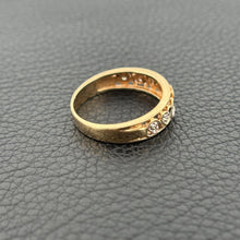 Load image into Gallery viewer, Vintage 10k Yellow Gold Diamond Hearts Ring