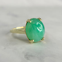 Load image into Gallery viewer, Vintage 14K Yellow Gold Oval Jade Cabochon Ring