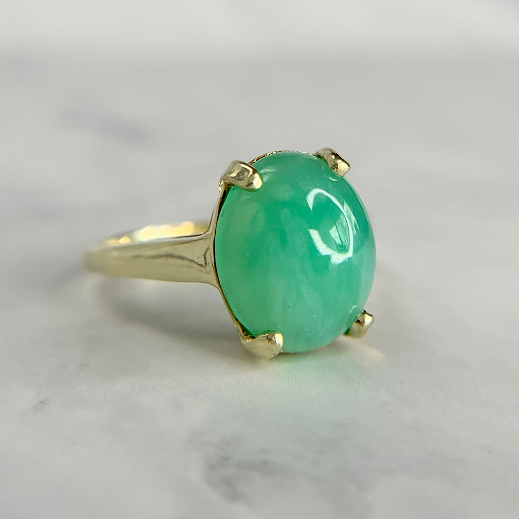 Vintage 14K Yellow Gold Oval Jade Cabochon Ring