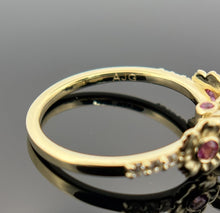 Load image into Gallery viewer, 18K Yellow Gold Diamond &amp; Pink Sapphire Floral Ring