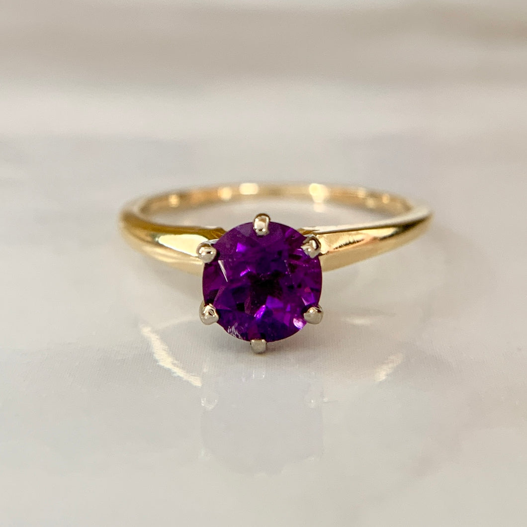 Vintage 18K Yellow Gold Round Cut Amethyst Solitaire Ring